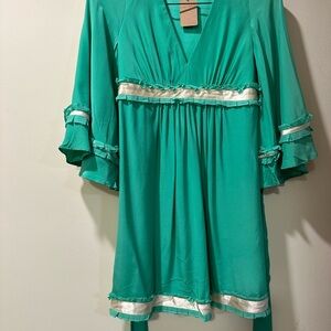 Betsey Johnson Vibrant baby doll dress Green 100% silk size 0. Bell sleeves